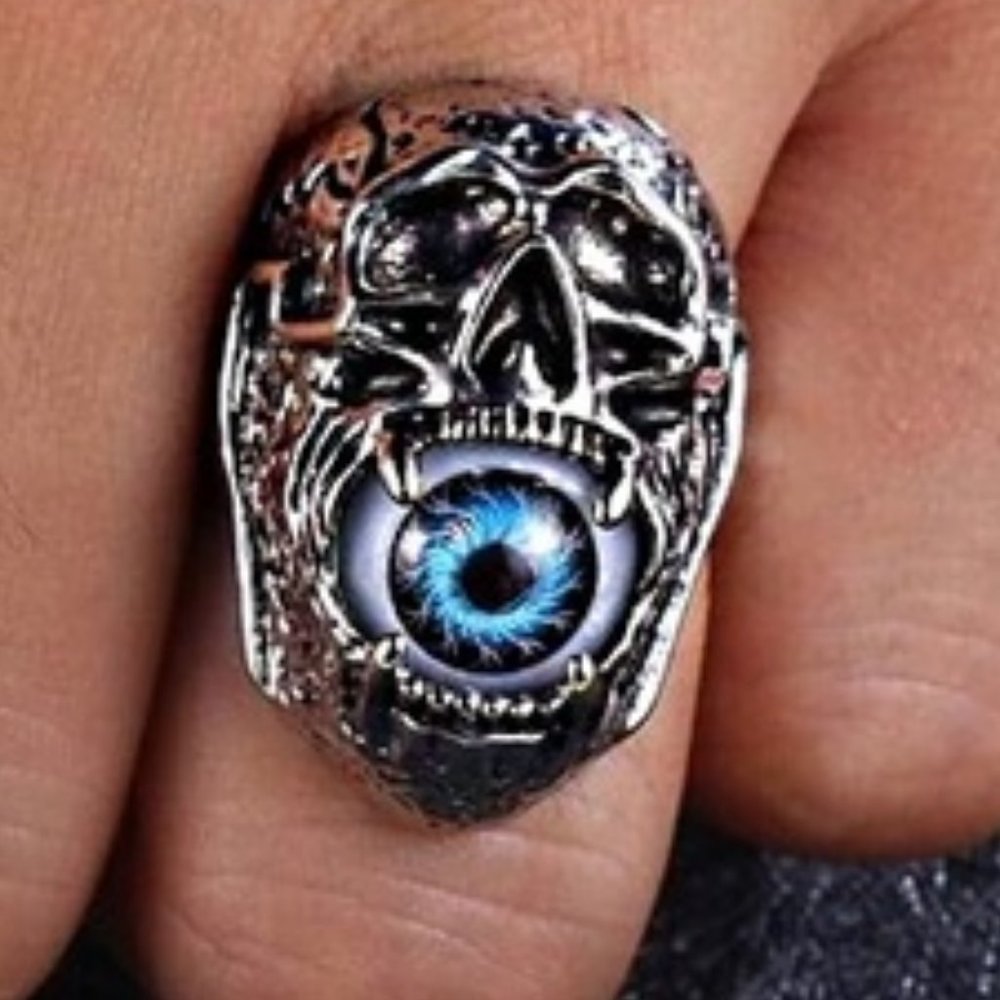 Punk-Rock Vivid Blue Eyed Skull Charm Ring